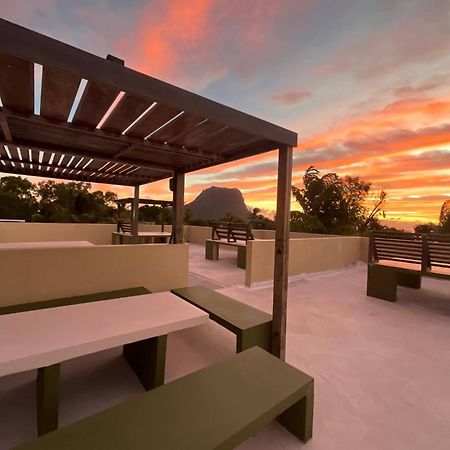 Loukaz -Entire Rental Units W Panoramic Rooftop Coteau Raffin Екстериор снимка